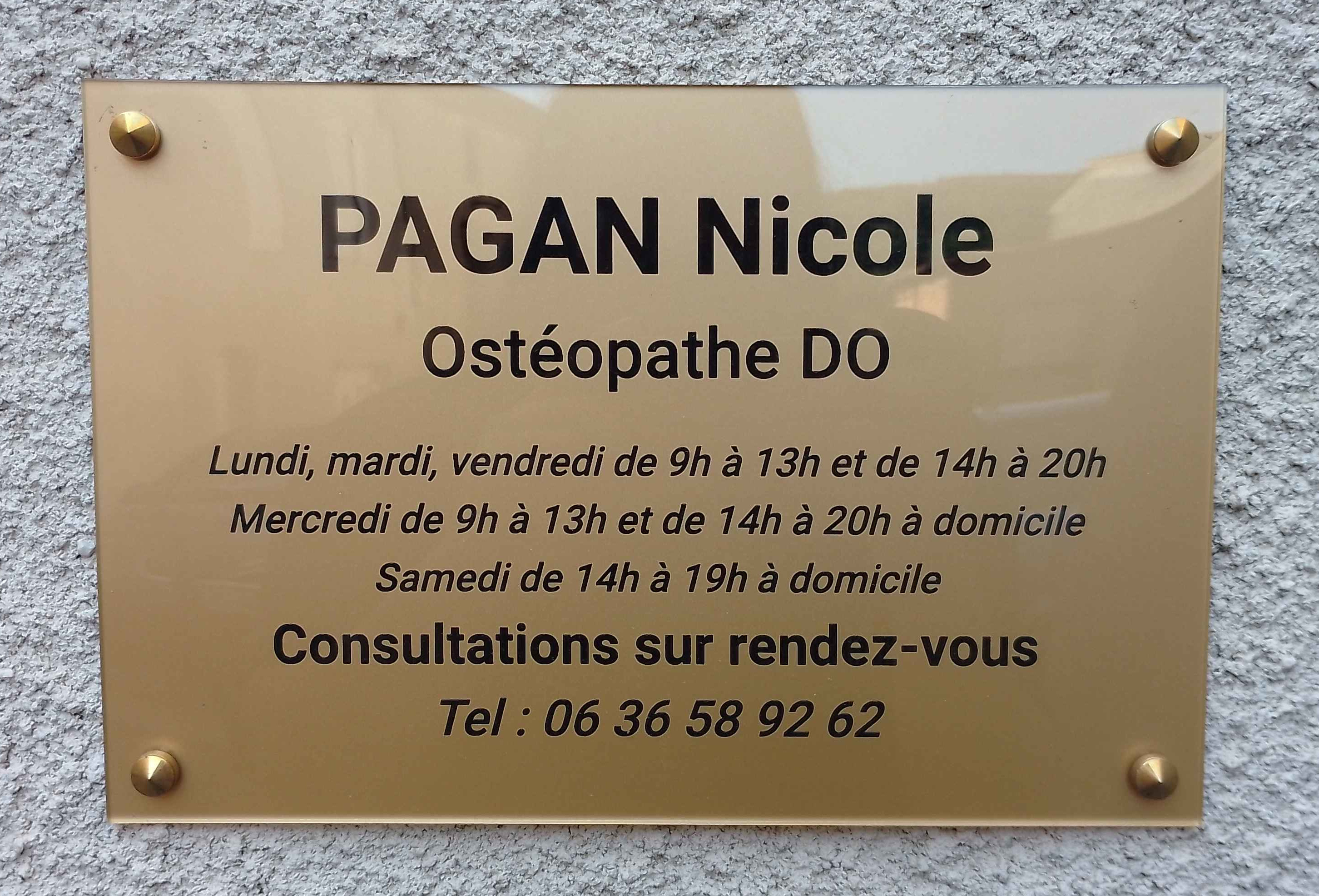 Plaque en métal